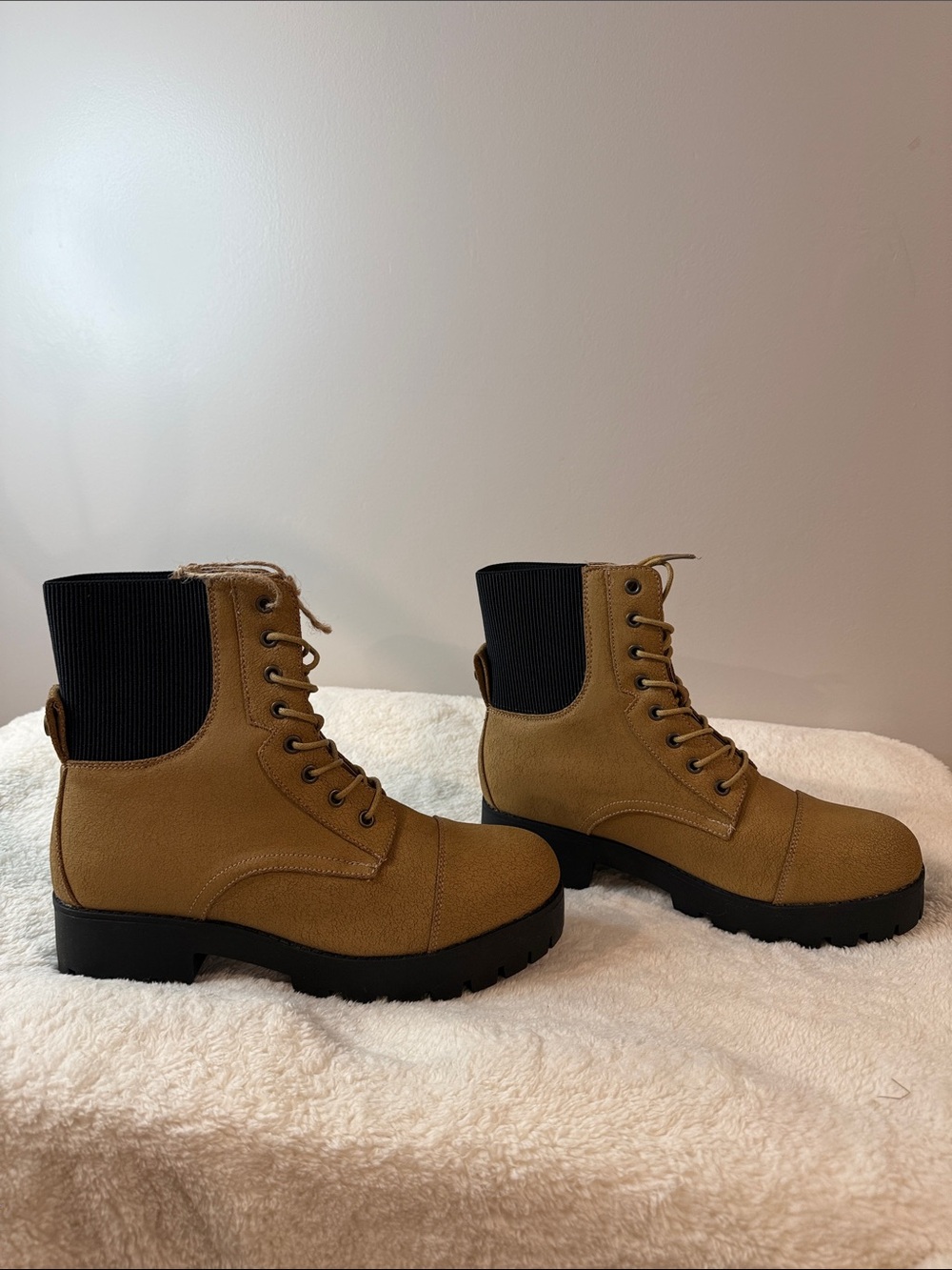 Seven7 Jadon Tan women’s leather Lace-Up Boots size 11 (129)